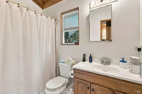 Bath - 16960-16962 Taylor Ln, Occidental, CA 95465 photo 1 of 3
