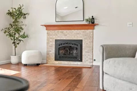 Living - 331 E T St, Benicia, CA 94510 photo 6 of 7