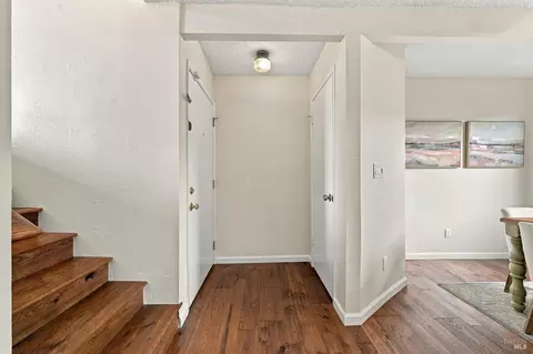 Entry Way - 331 E T St, Benicia, CA 94510 photo 2 of 2