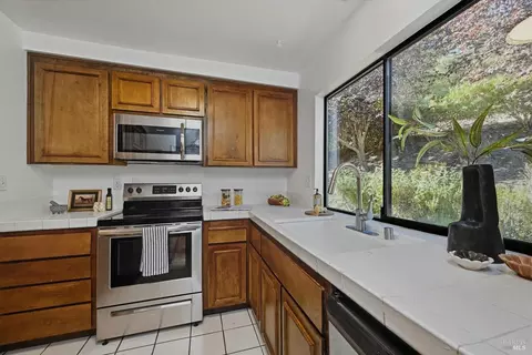 Kitchen - 7 Josefa Ct, Novato, CA 94949 photo 2 of 3