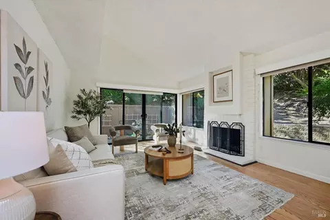 Living - 7 Josefa Ct, Novato, CA 94949 photo 3 of 4