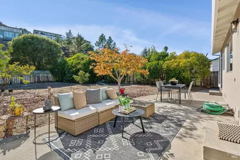 Exterior - 108 Lakeside Dr, Corte Madera, CA 94925 photo 2 of 6