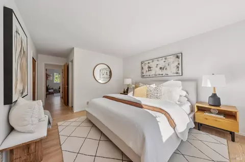 Bedroom - 108 Lakeside Dr, Corte Madera, CA 94925 photo 1 of 8
