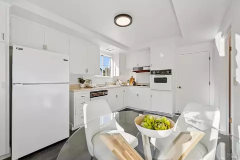 Kitchen - 108 Lakeside Dr, Corte Madera, CA 94925 photo 1 of 2