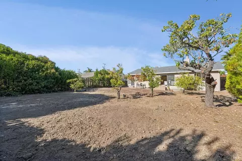 Exterior - 108 Lakeside Dr, Corte Madera, CA 94925 photo 3 of 6