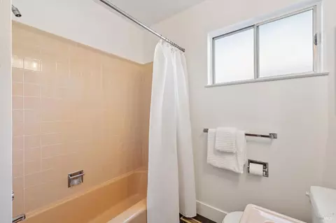 Bath - 108 Lakeside Dr, Corte Madera, CA 94925 photo 2 of 2