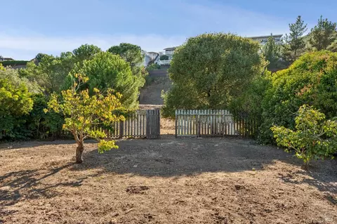 Exterior - 108 Lakeside Dr, Corte Madera, CA 94925 photo 5 of 6