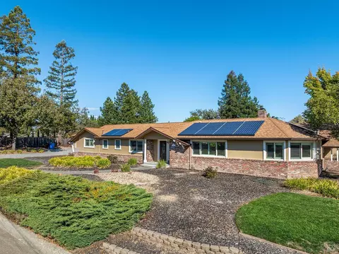5199 Oak Meadow Dr, Santa Rosa, CA 95401