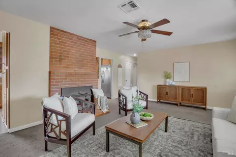 Living - 156 Heartwood Ct, Vallejo, CA 94591 photo 3 of 3