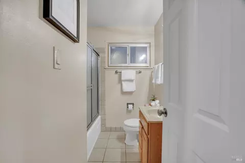 Bath - 156 Heartwood Ct, Vallejo, CA 94591 photo 1 of 4