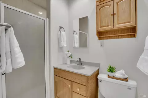 Bath - 156 Heartwood Ct, Vallejo, CA 94591 photo 4 of 4