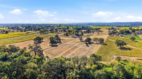 5695 Bravo Toro Ln, Santa Rosa, CA 95401