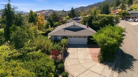 416 Oak Vista Dr, Santa Rosa, CA 95409