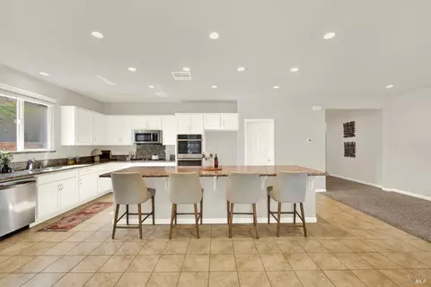 Kitchen - 1680 Gold St, Dixon, CA 95620 photo 6 of 7