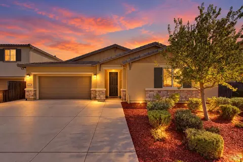 Exterior - 1680 Gold St, Dixon, CA 95620 photo 2 of 11