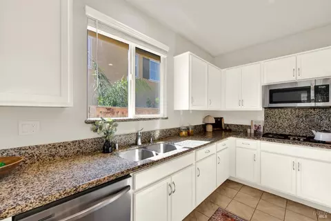 Kitchen - 1680 Gold St, Dixon, CA 95620 photo 2 of 7