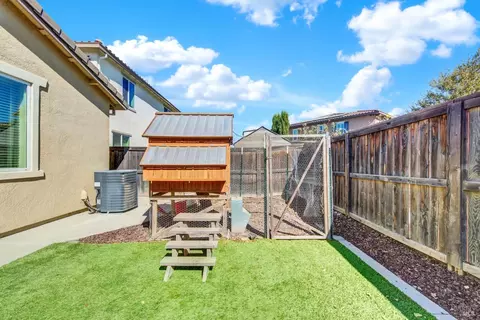 Exterior - 1680 Gold St, Dixon, CA 95620 photo 8 of 11