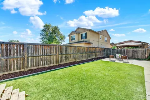 Exterior - 1680 Gold St, Dixon, CA 95620 photo 7 of 11