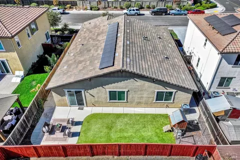 View/Area - 1680 Gold St, Dixon, CA 95620 photo 5 of 7