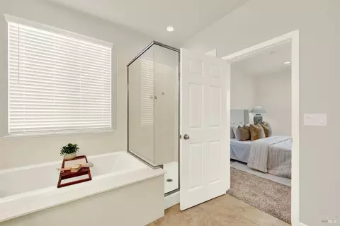 Bath - 1680 Gold St, Dixon, CA 95620 photo 2 of 6