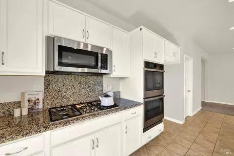 Kitchen - 1680 Gold St, Dixon, CA 95620 photo 3 of 7