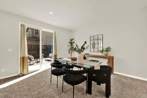 Dining - 1680 Gold St, Dixon, CA 95620 photo 2 of 3