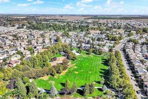 View/Area - 1680 Gold St, Dixon, CA 95620 photo 6 of 7
