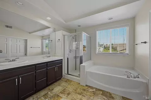 Bath - 7648 12th Hole Dr, Windsor, CA 95492 photo 3 of 4