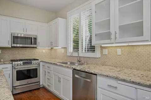 Kitchen - 7648 12th Hole Dr, Windsor, CA 95492 photo 4 of 4