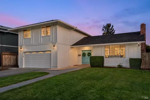 1620 Caulfield Ln, Petaluma, CA 94954