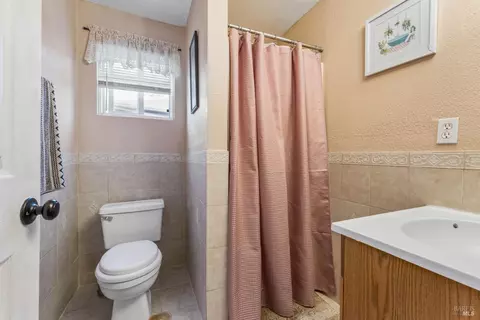 Bath - 151 Greenfield Ave, Vallejo, CA 94590 photo 4 of 4