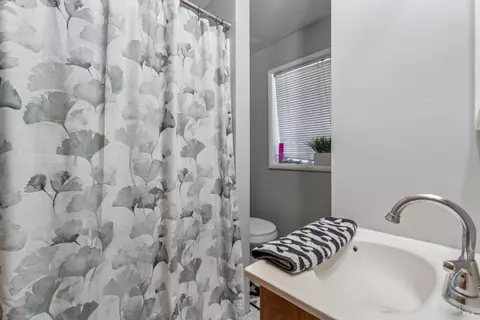 Bath - 151 Greenfield Ave, Vallejo, CA 94590 photo 3 of 4