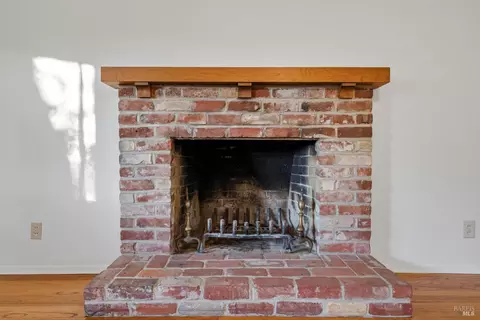 Living - 580 E Thomson Ave, Sonoma, CA 95476 photo 4 of 5