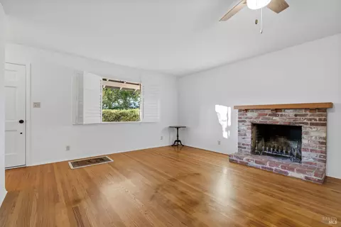 Living - 580 E Thomson Ave, Sonoma, CA 95476 photo 3 of 5