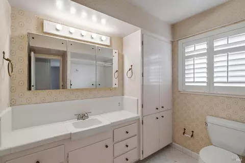 Bath - 580 E Thomson Ave, Sonoma, CA 95476 photo 1 of 1