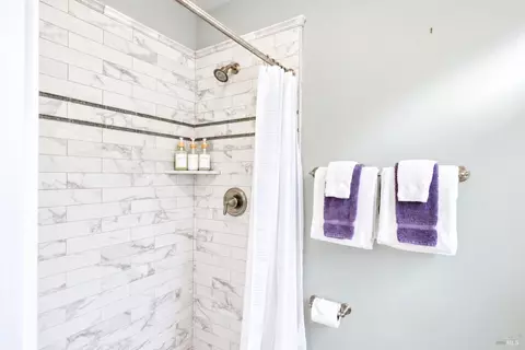 Bath - 302 N Main St, Cloverdale, CA 95425 photo 5 of 8