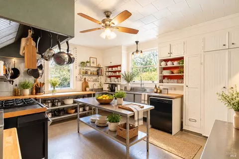 Kitchen - 302 N Main St, Cloverdale, CA 95425 photo 1 of 3
