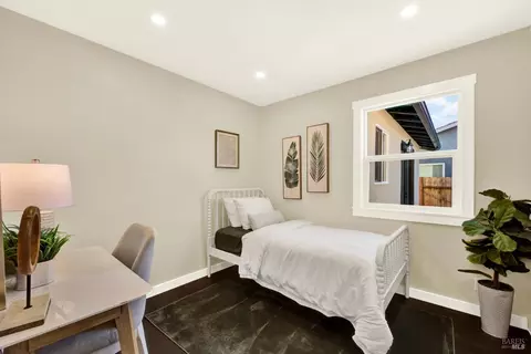 Bedroom - 15 Falcon Dr, Vallejo, CA 94589 photo 1 of 9