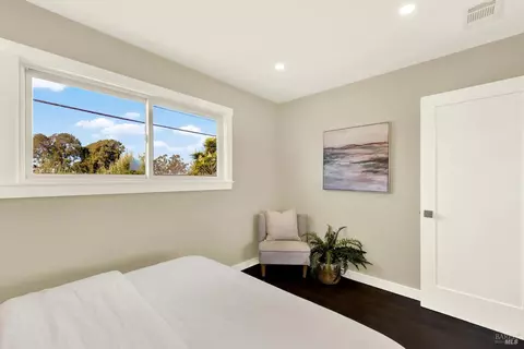Bedroom - 15 Falcon Dr, Vallejo, CA 94589 photo 5 of 9