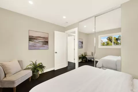 Bedroom - 15 Falcon Dr, Vallejo, CA 94589 photo 4 of 9