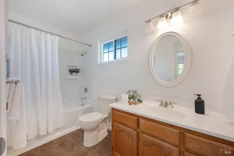 Bath - 1609 Monroe Ct, Petaluma, CA 94954 photo 3 of 3