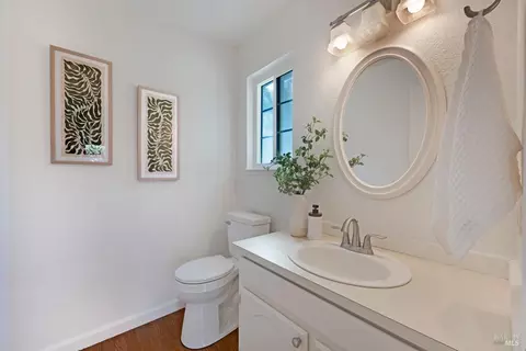 Bath - 1609 Monroe Ct, Petaluma, CA 94954 photo 1 of 3