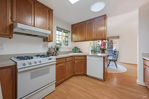 Kitchen - 1609 Monroe Ct, Petaluma, CA 94954 photo 2 of 2