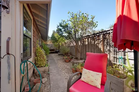 Exterior - 1609 Monroe Ct, Petaluma, CA 94954 photo 5 of 6