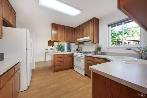 Kitchen - 1609 Monroe Ct, Petaluma, CA 94954 photo 1 of 2