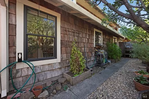 Exterior - 1609 Monroe Ct, Petaluma, CA 94954 photo 4 of 6