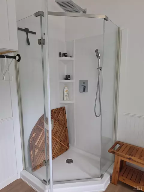 Bath - 10681 Hearst Willits Rd, Willits, CA 95490 photo 3 of 5