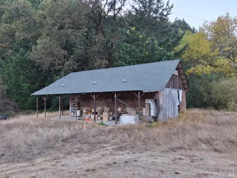 Exterior - 10681 Hearst Willits Rd, Willits, CA 95490 photo 4 of 6