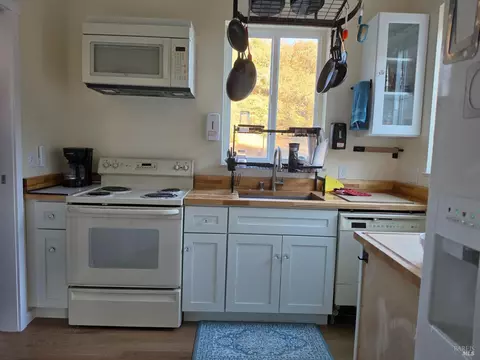 Kitchen - 10681 Hearst Willits Rd, Willits, CA 95490 photo 1 of 4
