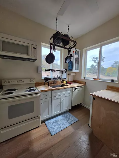 Kitchen - 10681 Hearst Willits Rd, Willits, CA 95490 photo 4 of 4